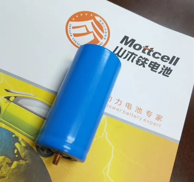 32700 Cellule de batterie rechargeable LiFePO4 cylindrique 3.2V 6000mah 3C 4